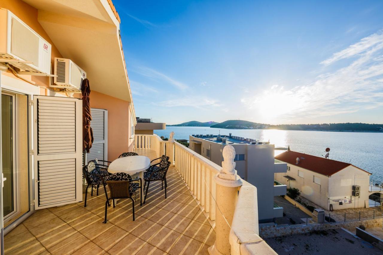 Apartamenty Z Basenem Ilja Рогозница Экстерьер фото