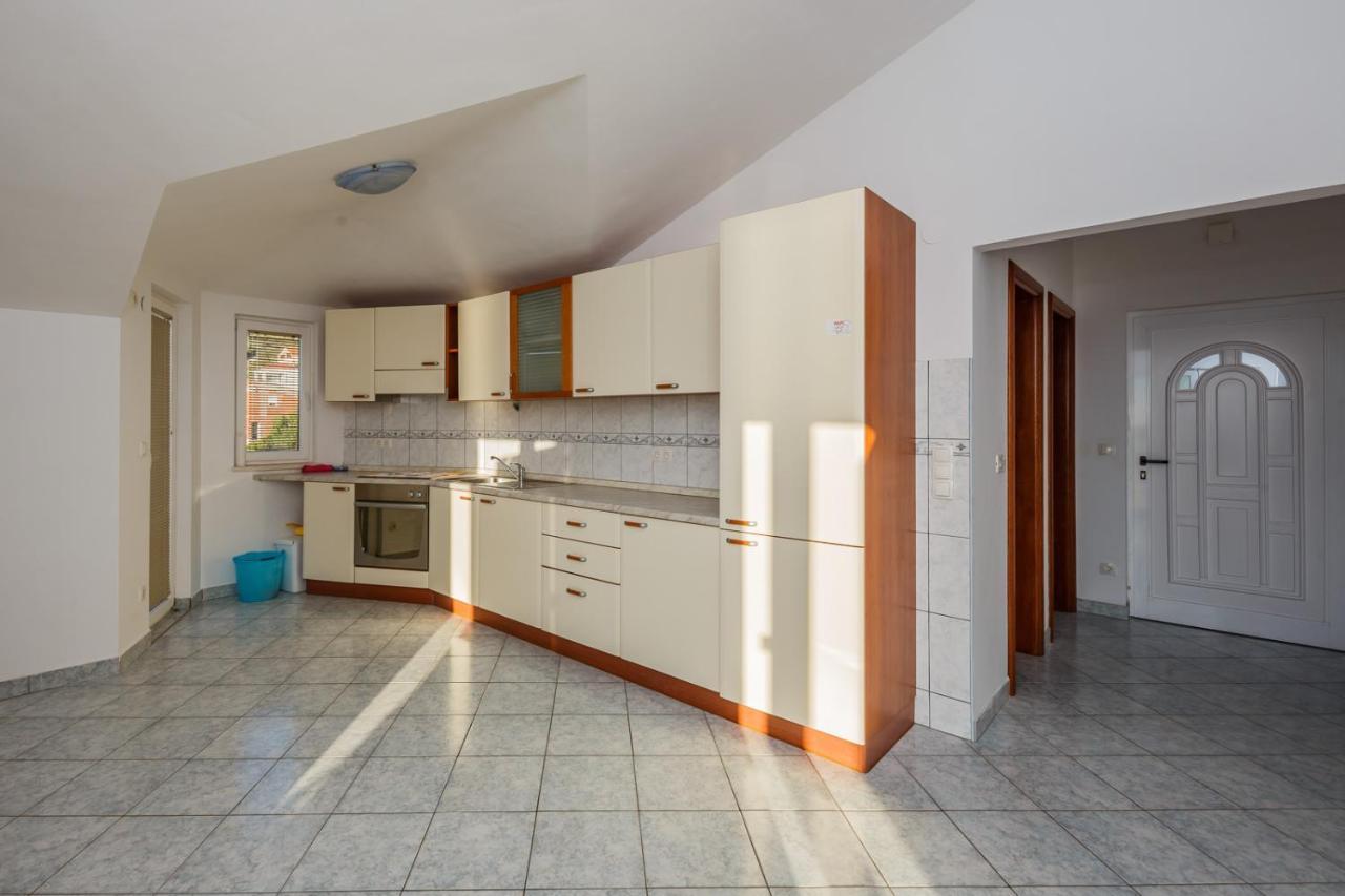 Apartamenty Z Basenem Ilja Рогозница Экстерьер фото