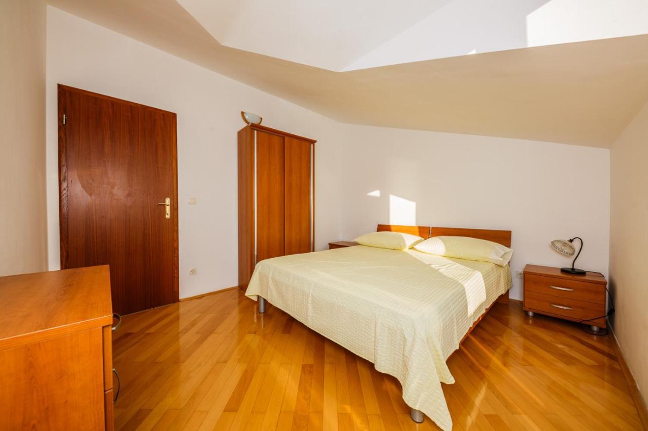Apartamenty Z Basenem Ilja Рогозница Экстерьер фото