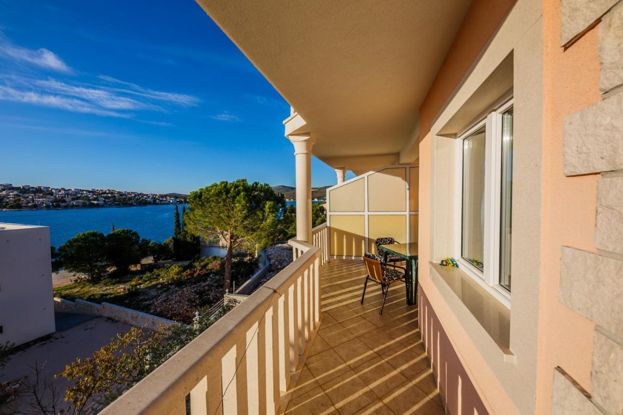 Apartamenty Z Basenem Ilja Рогозница Экстерьер фото